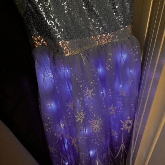ELSA DRESS - Light Up Ice Queen Costume For Girl - Picture 3 of 4